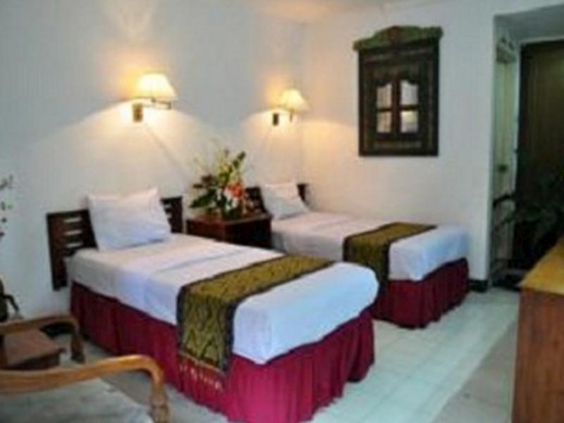 סוראבאיה Hotel Tanjung Emas מראה חיצוני תמונה